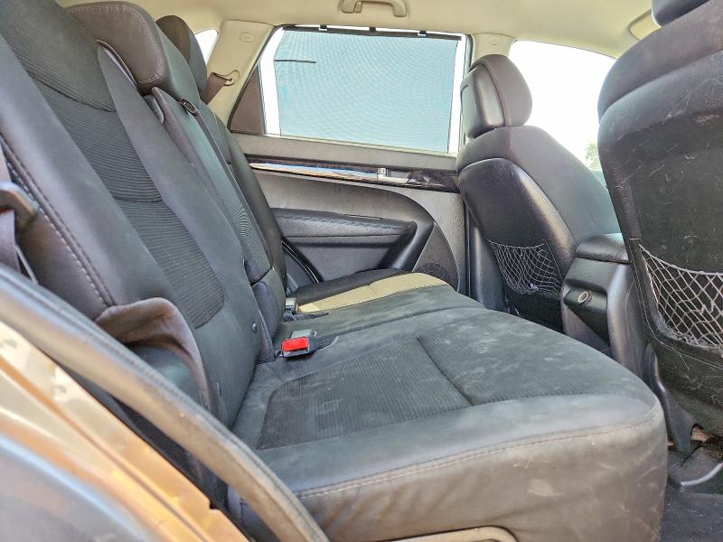Photo 11 from auction – 2015 KIA SORENTO with VIN 5XYKT4A68FG557154