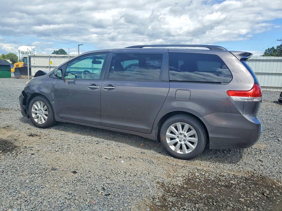 Снимка 2 от търг – 2012 TOYOTA SIENNA с VIN 5TDDK3DC0CS040372