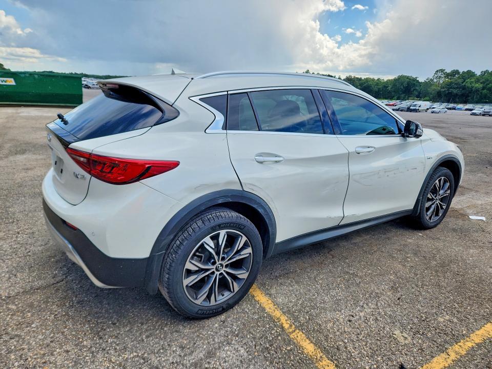 Photo 3 from auction – 2018 INFINITI QX30 with VIN SJKCH5CR7JA006030