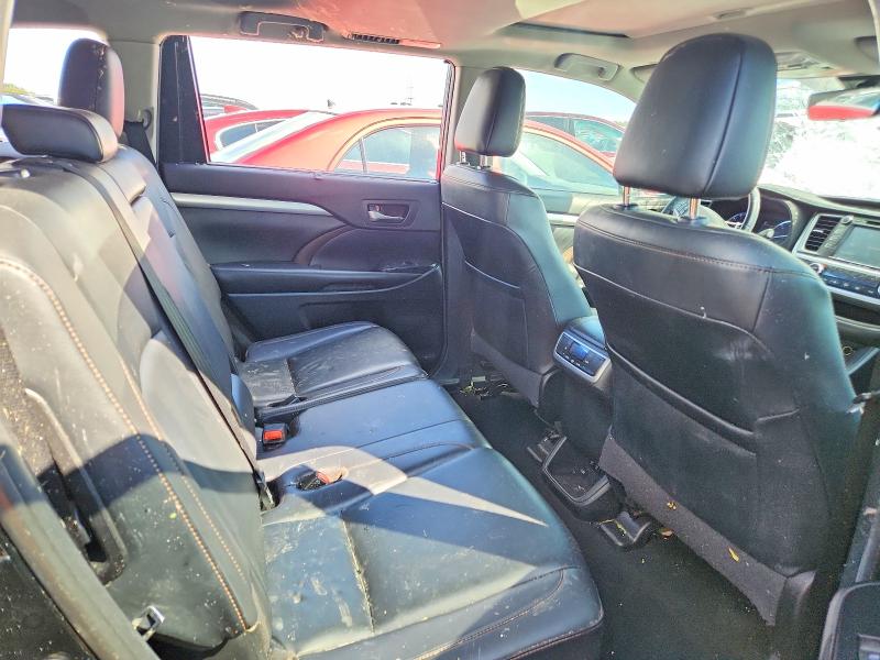 Photo 11 from auction – 2019 TOYOTA HIGHLANDER with VIN 5TDJZRFH7KS589429