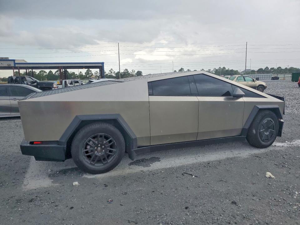 Foto 3 de la subasta – 2025 TESLA CYBERTRUCK con VIN 7G2CEHED3SA074147