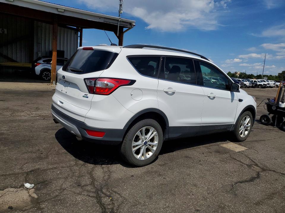 Photo 3 from auction – 2018 FORD ESCAPE with VIN 1FMCU9GD7JUD37057