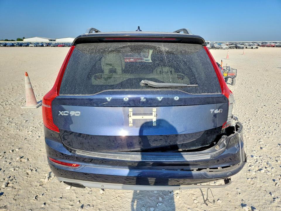 Photo 6 from auction – 2016 VOLVO XC90 with VIN YV4A22PK9G1047854