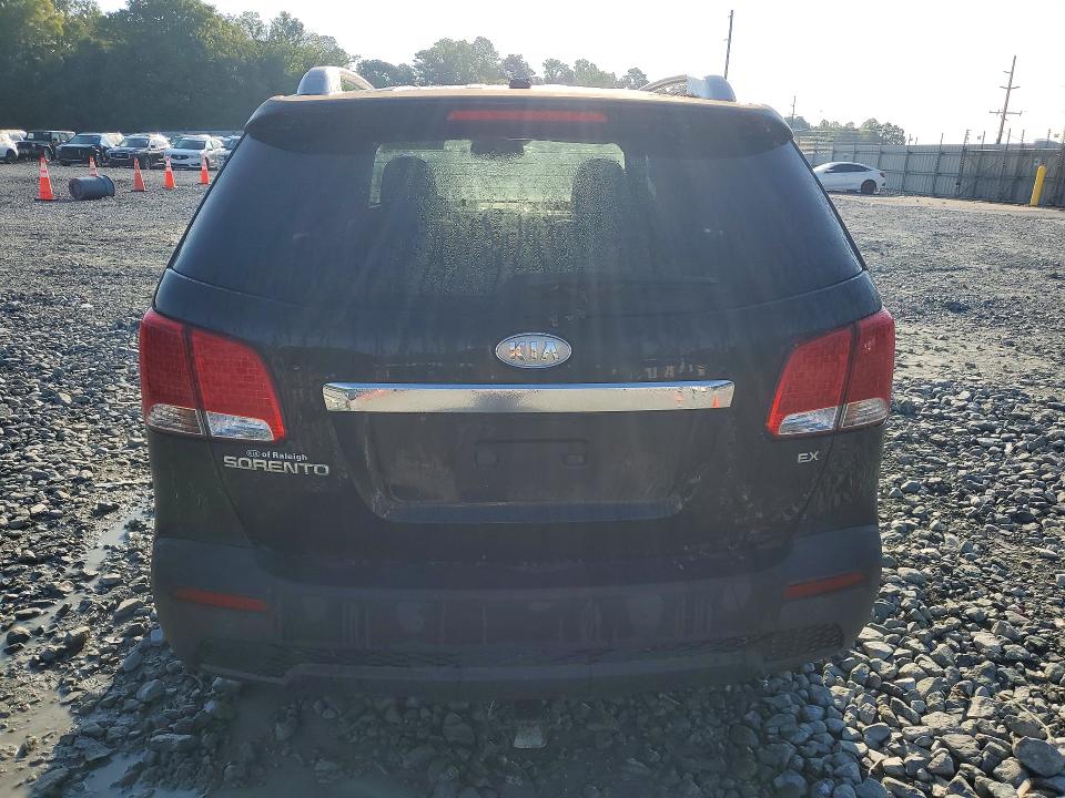 Photo 6 from auction – 2011 KIA SORENTO with VIN 5XYKU3A11BG002150