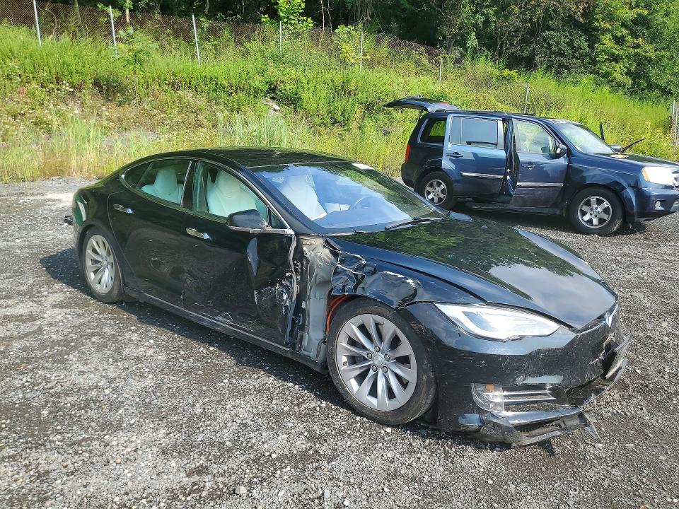 Photo 4 from auction – 2018 TESLA MODEL S with VIN 5YJSA1E21JF287146