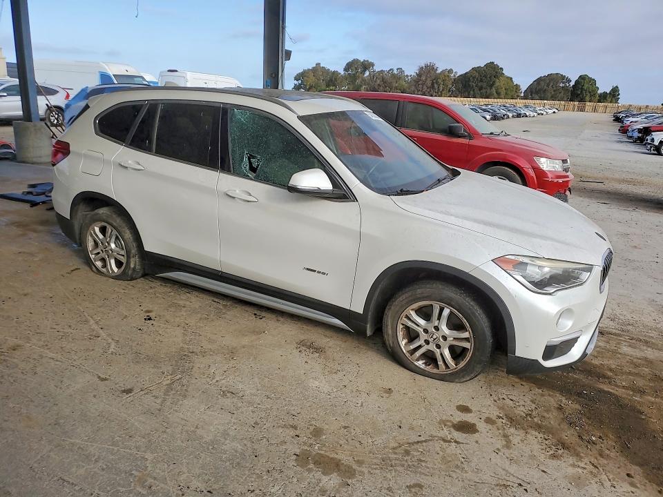 Снимка 4 от търг – 2017 BMW X1 с VIN WBXHT3C33H5F68426