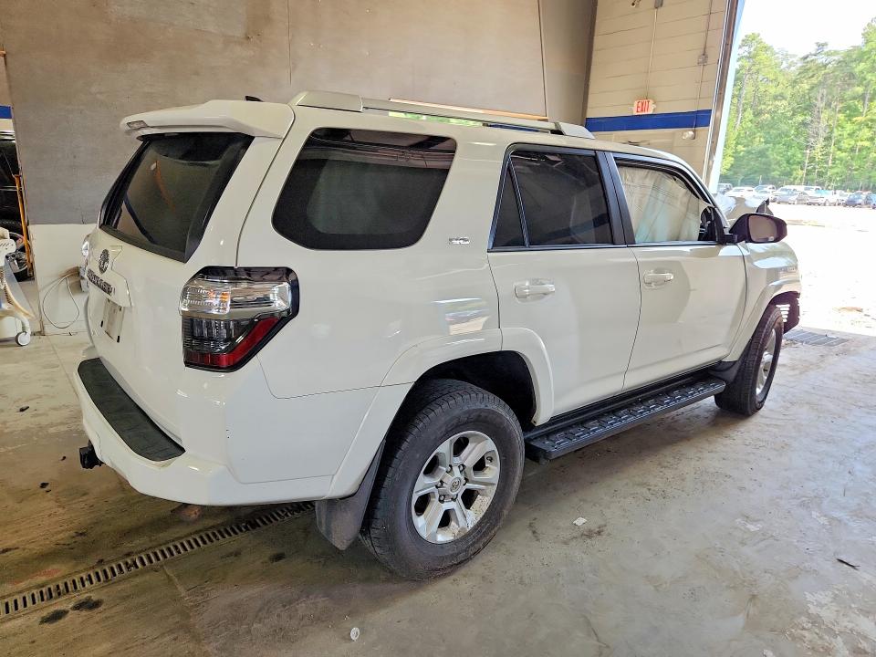 Photo 3 from auction – 2018 TOYOTA 4RUNNER with VIN JTEBU5JR7J5572819