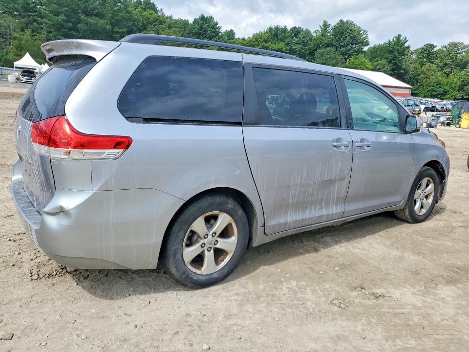 Photo 3 from auction – 2011 TOYOTA SIENNA with VIN 5TDKK3DC5BS167379