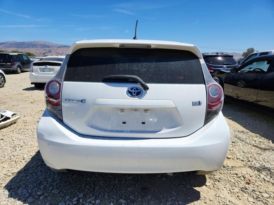 Photo 6 from auction – 2013 TOYOTA PRIUS C with VIN JTDKDTB30D1056302