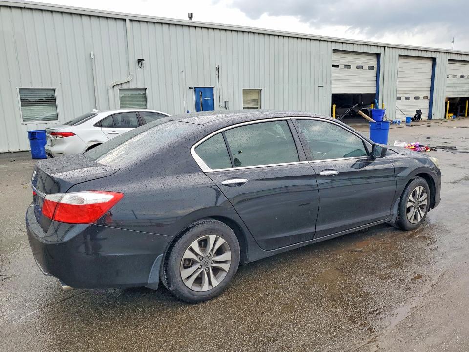 Photo 3 from auction – 2015 HONDA ACCORD with VIN 1HGCR2F33FA093312
