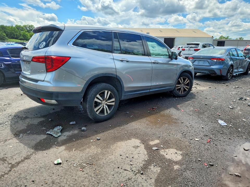 Photo 3 from auction – 2017 HONDA PILOT with VIN 5FNYF6H3XHB021969