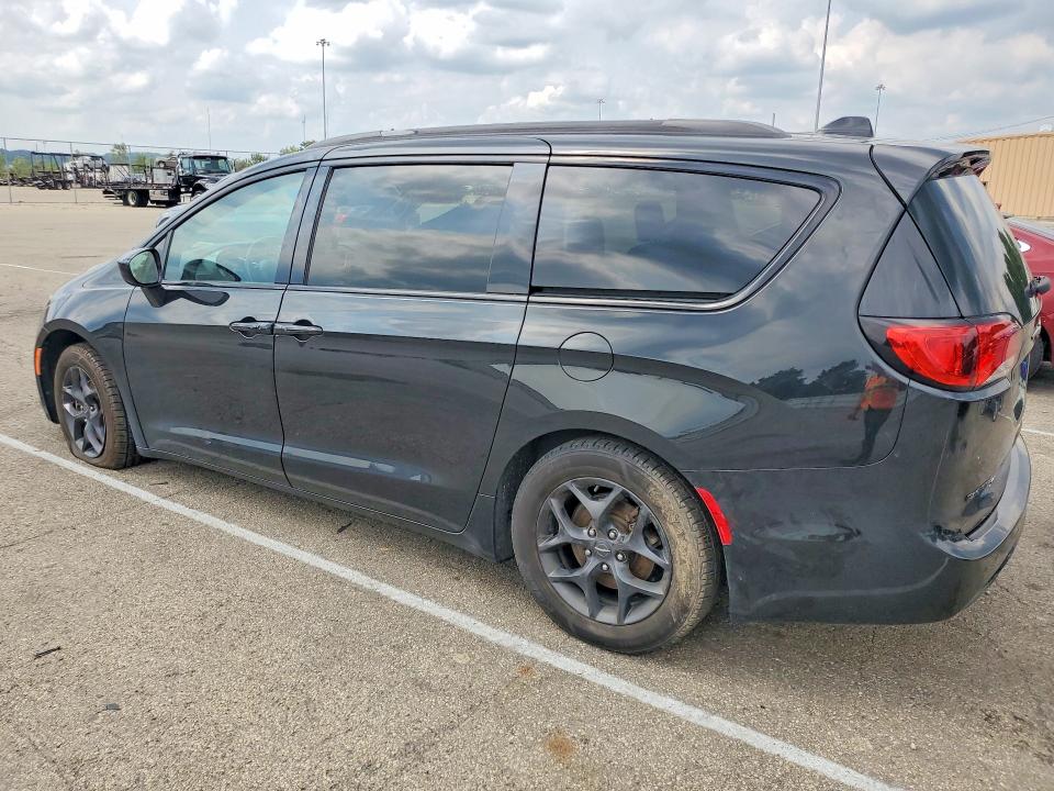 Photo 2 from auction – 2019 CHRYSLER PACIFICA with VIN 2C4RC1EG9KR699034