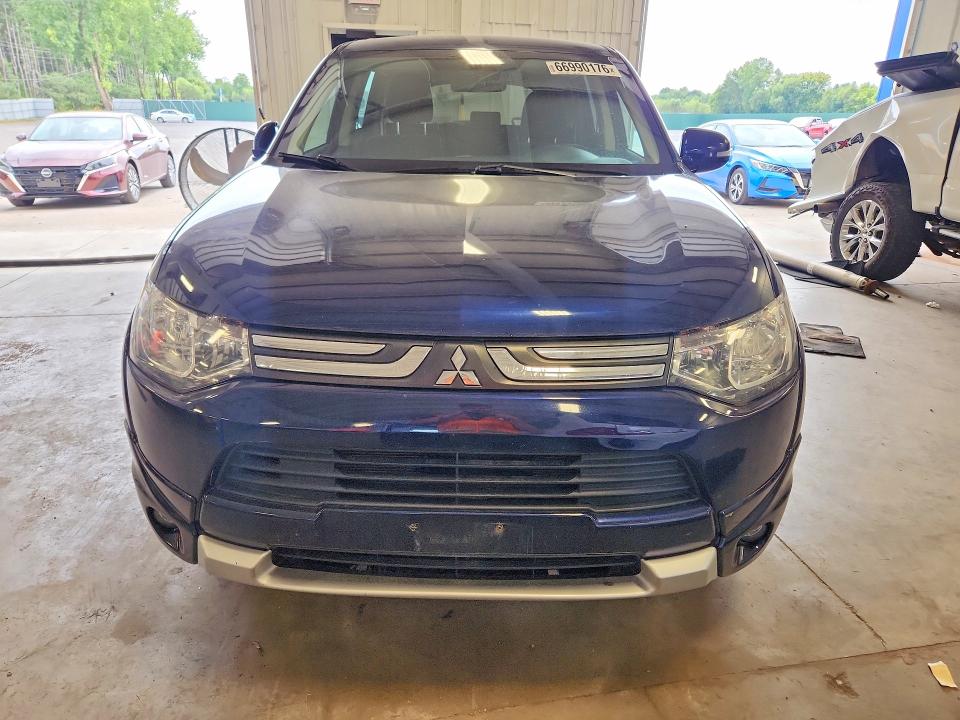 Photo 5 from auction – 2014 MITSUBISHI OUTLANDER with VIN JA4AZ3A35EZ014588