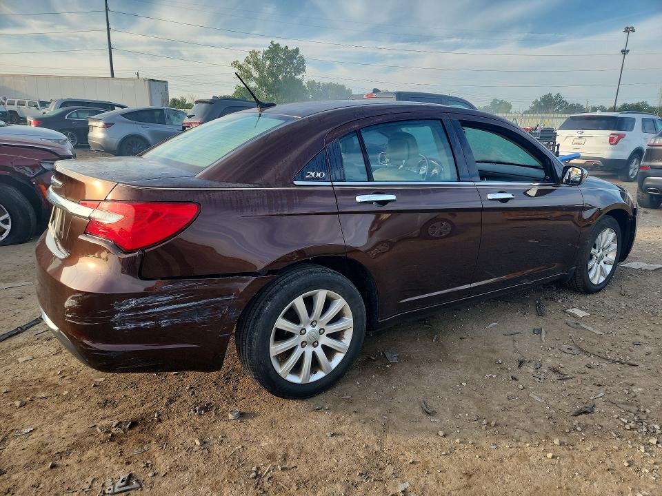 Photo 3 from auction – 2013 CHRYSLER 200 with VIN 1C3CCBCG2DN618071