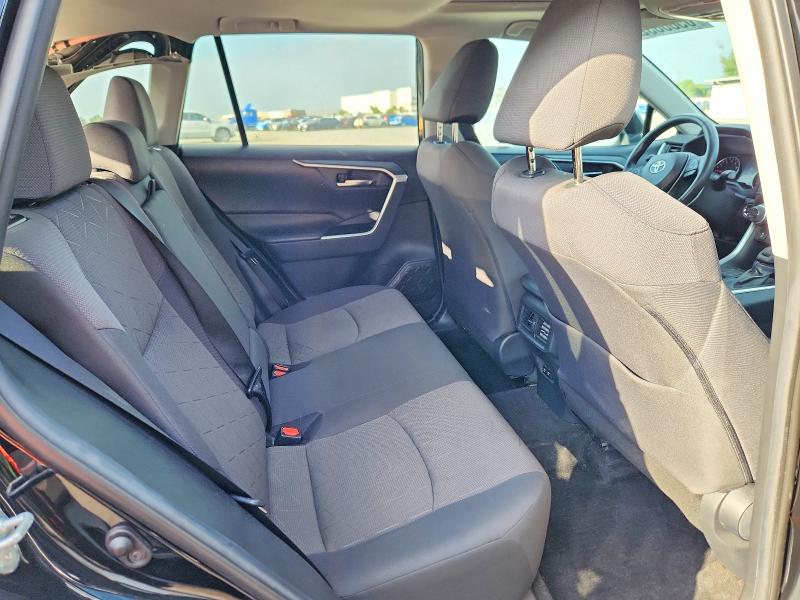 Photo 11 from auction – 2019 TOYOTA RAV4 with VIN 2T3P1RFV9KW071215