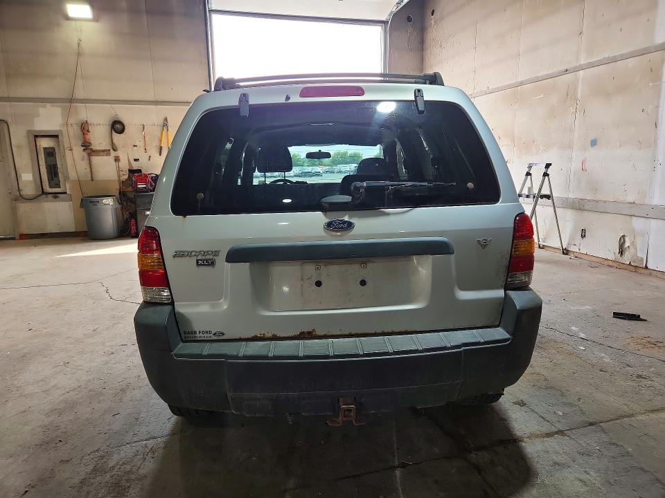 Photo 6 from auction – 2005 FORD ESCAPE with VIN 1FMYU93145KD74618