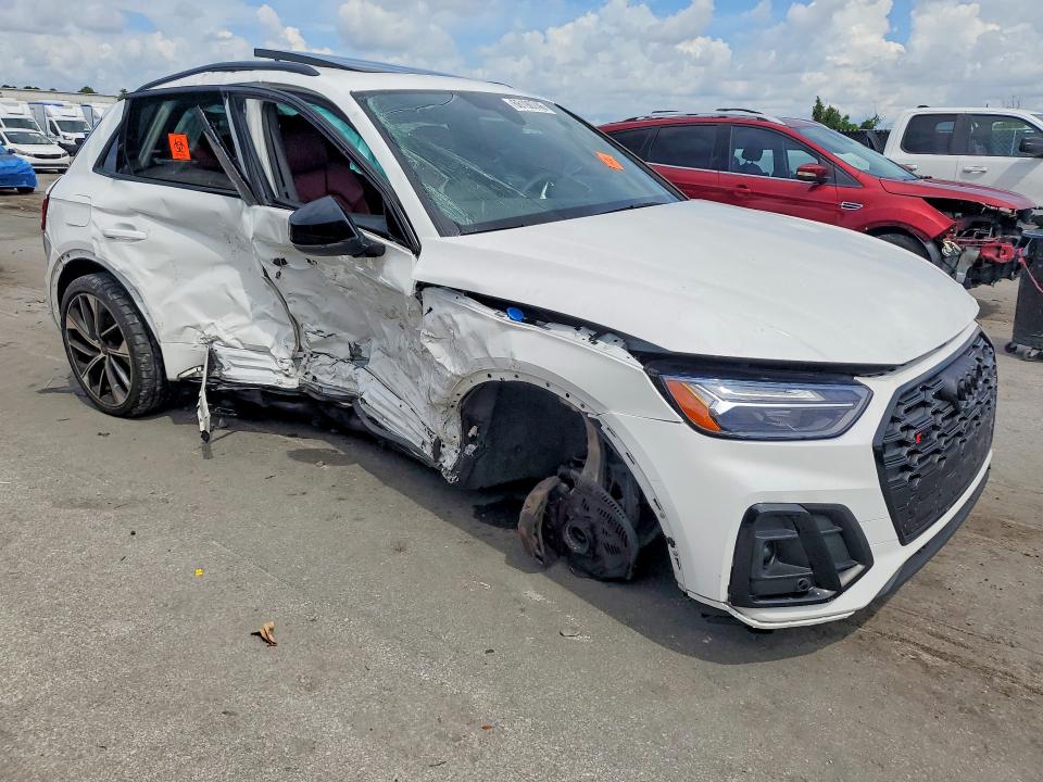 Foto 4 de la subasta – 2024 AUDI SQ5 con VIN WA1B4AFY8R2124058