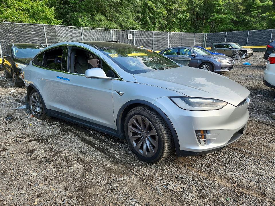 Photo 4 from auction – 2018 TESLA MODEL X with VIN 5YJXCAE22JF101260