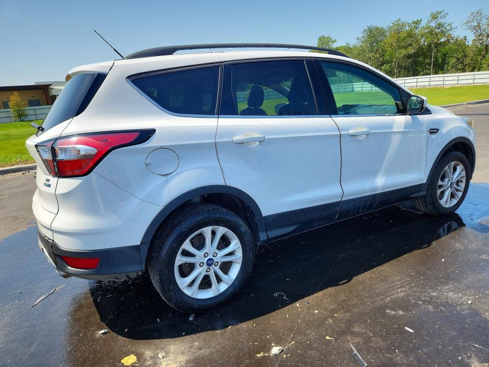 Photo 3 from auction – 2018 FORD ESCAPE with VIN 1FMCU9GD6JUB19711