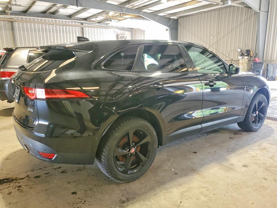 Photo 3 from auction – 2017 JAGUAR F-PACE with VIN SADCJ2BV4HA089905
