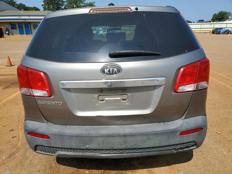 Photo 6 from auction – 2011 KIA SORENTO with VIN 5XYKT3A17BG034815