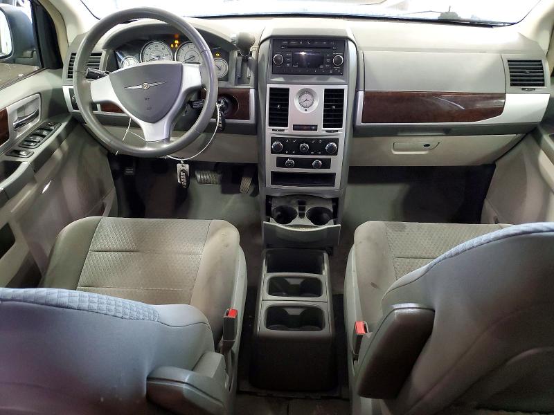 Photo 8 from auction – 2010 CHRYSLER TOWN & COUNTRY with VIN 2A4RR5D13AR427705