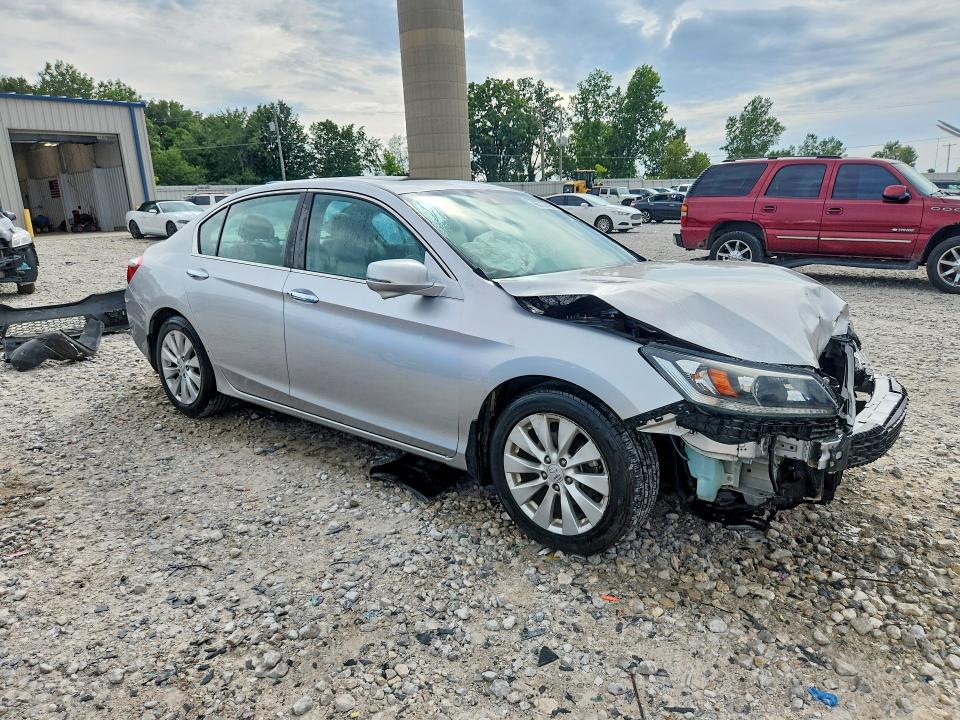 Снимка 4 от търг – 2015 HONDA ACCORD с VIN 1HGCR2F87FA113847