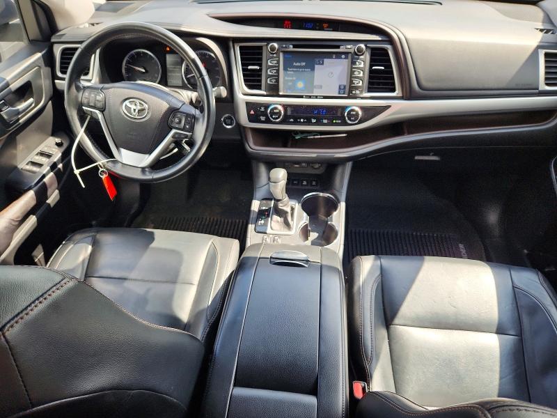 Photo 8 from auction – 2017 TOYOTA HIGHLANDER with VIN 5TDJZRFH7HS384685