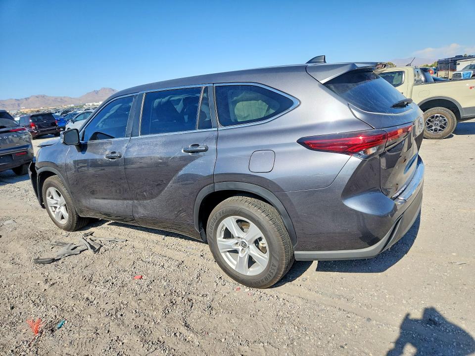 Photo 2 from auction – 2023 TOYOTA HIGHLANDER with VIN 5TDKDRAH1PS022392