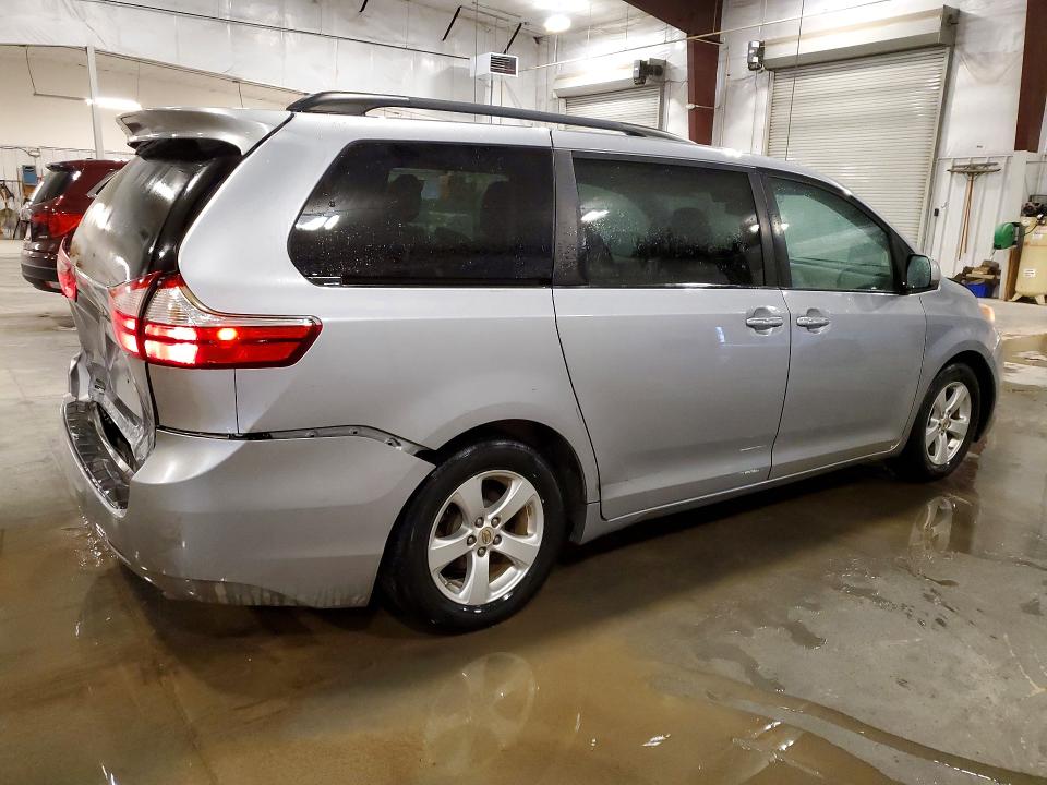 Photo 3 from auction – 2016 TOYOTA SIENNA with VIN 5TDYK3DC7GS700883