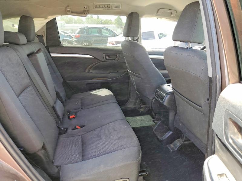 Photo 11 from auction – 2018 TOYOTA HIGHLANDER with VIN 5TDZZRFH5JS249097
