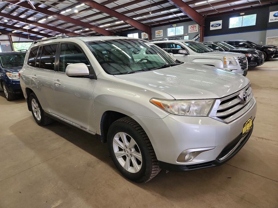 Photo 4 from auction – 2012 TOYOTA HIGHLANDER with VIN 5TDBK3EH7CS105896