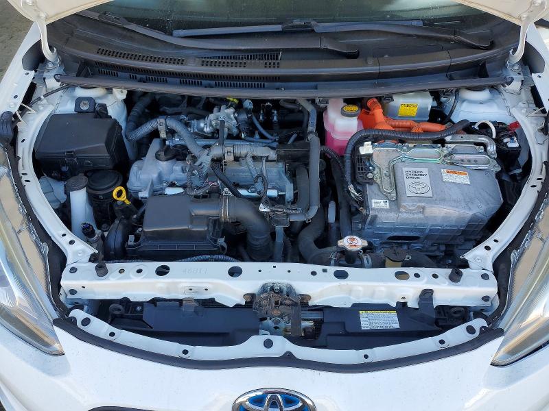 Photo 11 from auction – 2015 TOYOTA PRIUS C with VIN JTDKDTB32F1110427