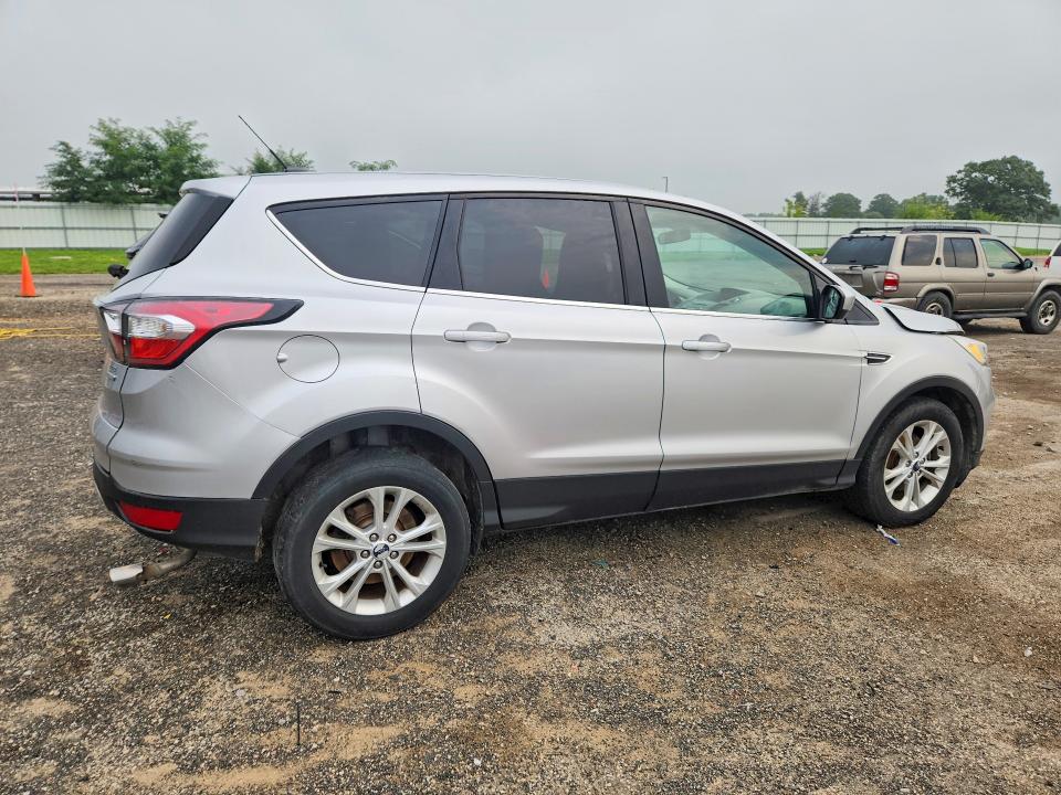 Photo 3 from auction – 2017 FORD ESCAPE with VIN 1FMCU0GD1HUE54719