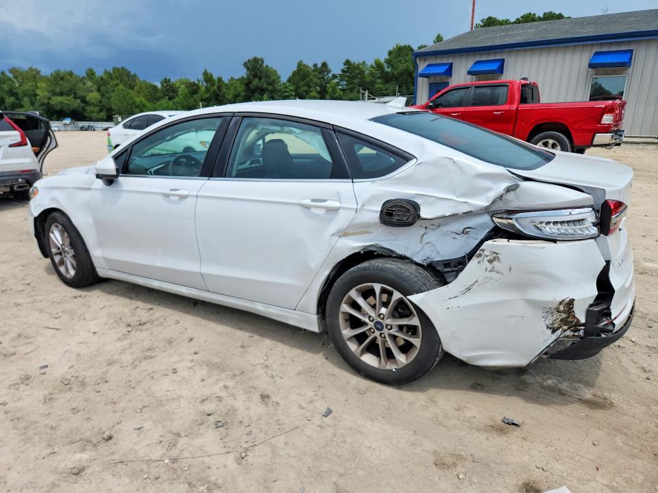Photo 2 from auction – 2020 FORD FUSION with VIN 3FA6P0H72LR153948