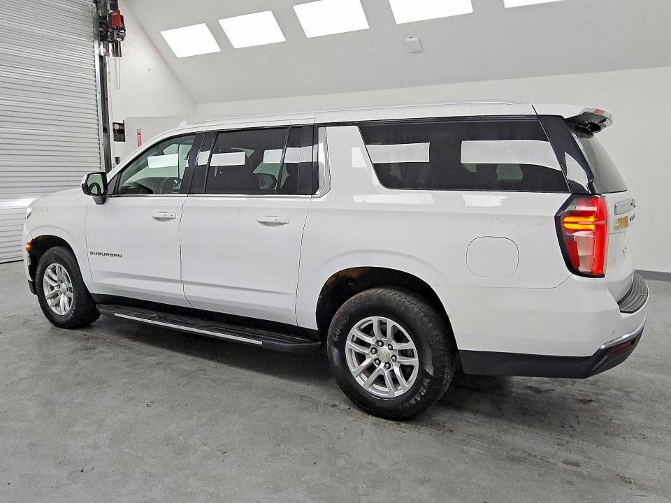 Photo 2 from auction – 2021 CHEVROLET SUBURBAN with VIN 1GNSKBKD8MR352010
