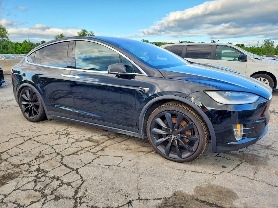 Снимка 4 от търг – 2019 TESLA MODEL X с VIN 5YJXCAE2XKF181439