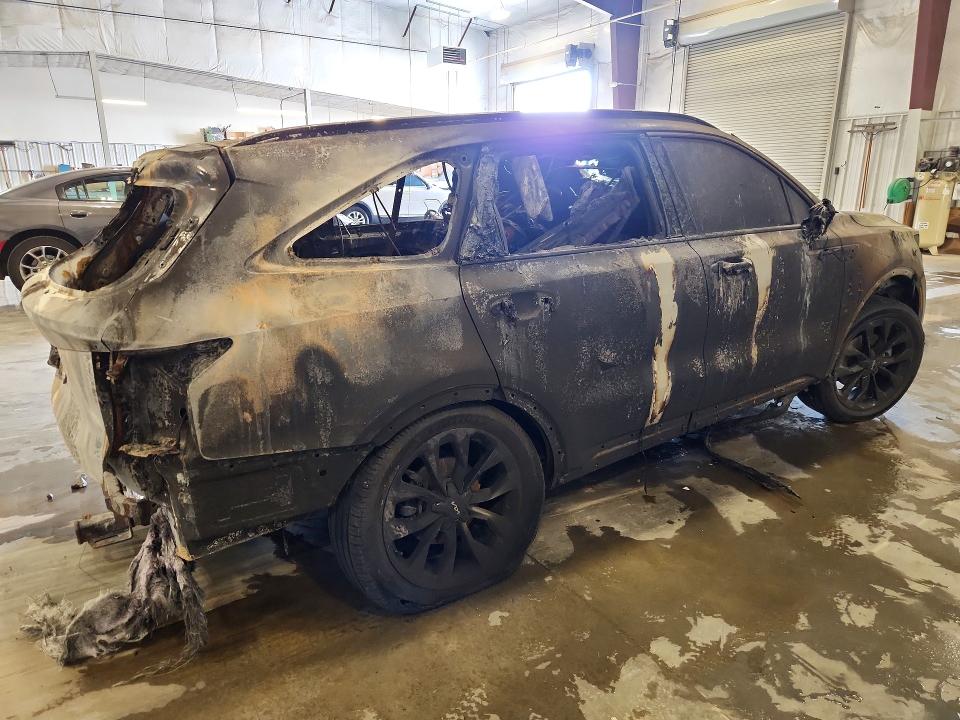 Photo 3 from auction – 2022 KIA SORENTO with VIN 5XYRKDLF3NG096894