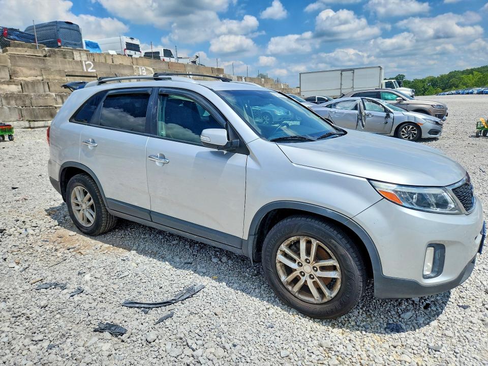 Foto 4 de la subasta – 2015 KIA SORENTO con VIN 5XYKT4A67FG631454