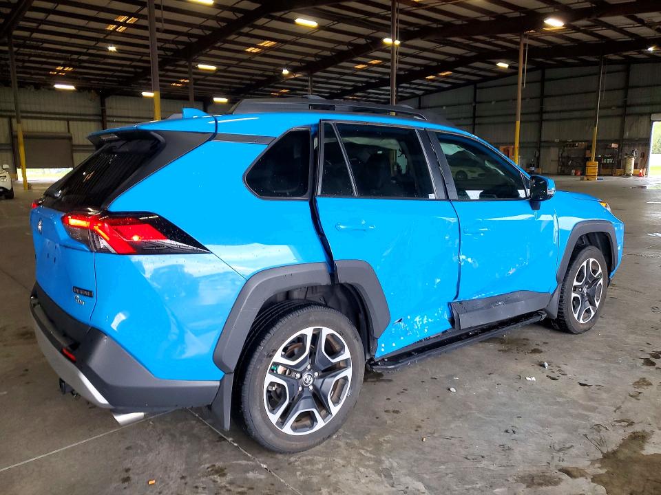 Photo 3 from auction – 2019 TOYOTA RAV4 with VIN 2T3J1RFVXKC048369