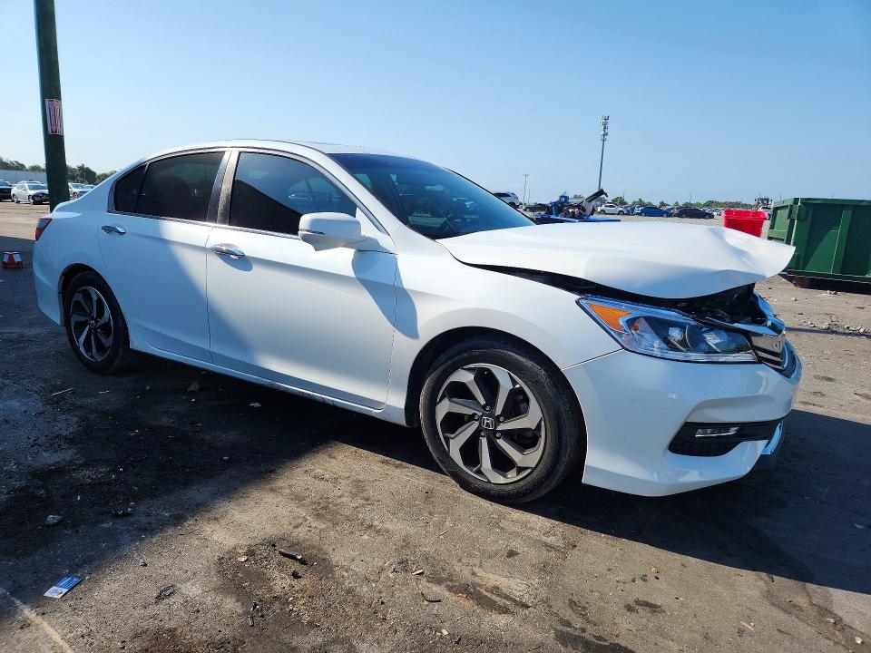 Photo 4 from auction – 2017 HONDA ACCORD with VIN 1HGCR2F83HA089890