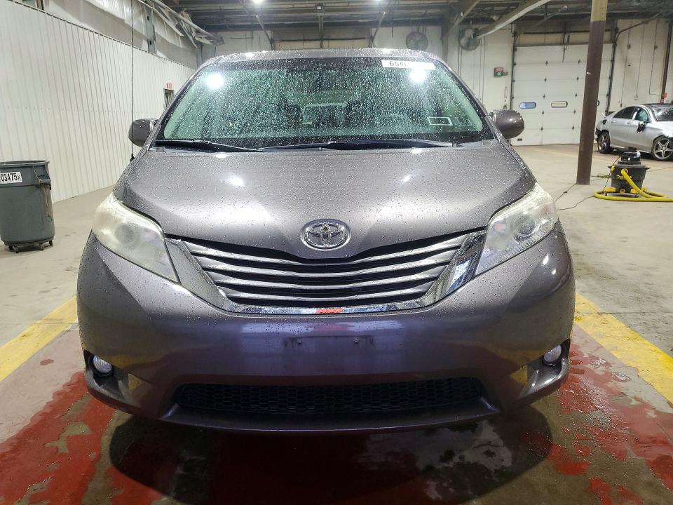Photo 5 from auction – 2014 TOYOTA SIENNA with VIN 5TDDK3DC5ES081874