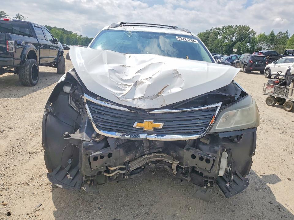 Photo 5 from auction – 2017 CHEVROLET TRAVERSE with VIN 1GNKRFED7HJ143571