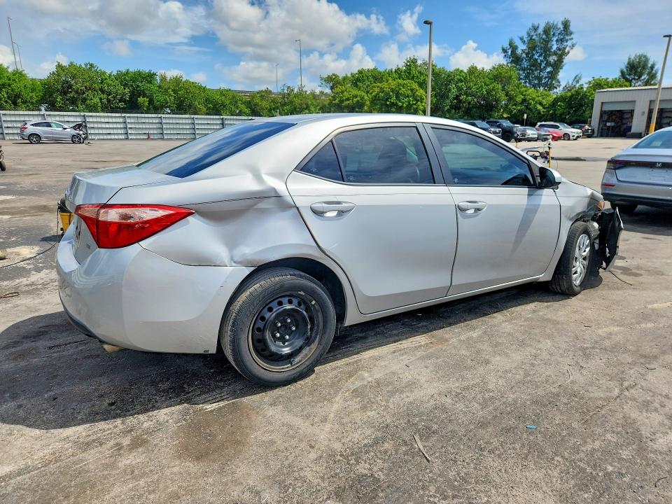 صورة رقم 3 من المزاد - 2017 TOYOTA COROLLA مع VIN 5YFBURHE9HP695548