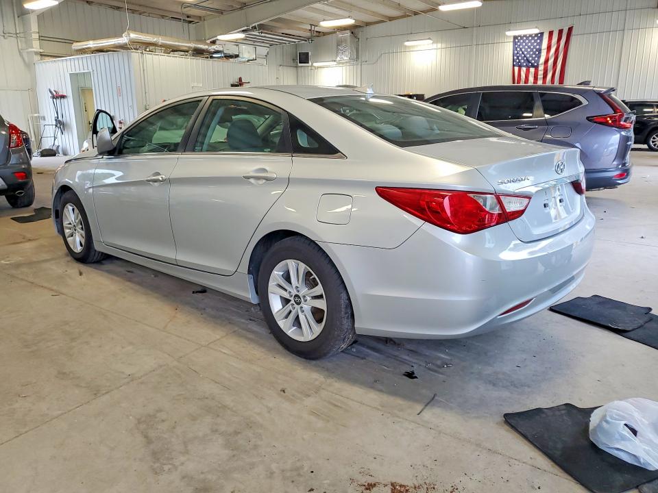 Photo 2 from auction – 2013 HYUNDAI SONATA with VIN 5NPEB4AC7DH668645
