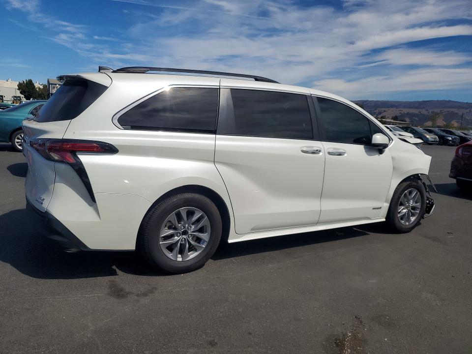 Photo 3 from auction – 2021 TOYOTA SIENNA with VIN 5TDYRKEC6MS042280
