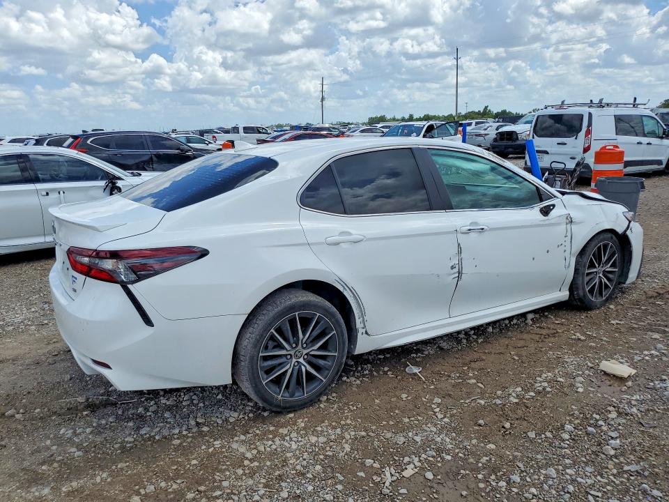 Снимка 3 от търг – 2021 TOYOTA CAMRY с VIN 4T1G11AK8MU481255