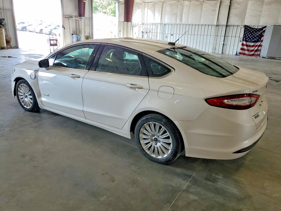 Photo 2 from auction – 2016 FORD FUSION with VIN 3FA6P0PU1GR280932