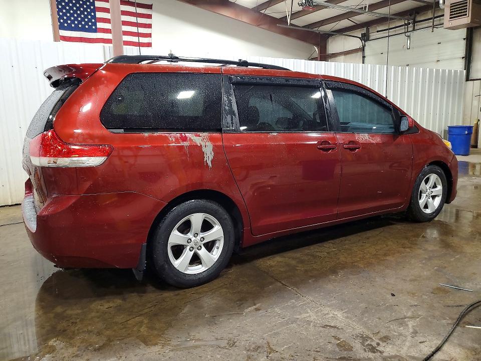 Photo 3 from auction – 2011 TOYOTA SIENNA with VIN 5TDKK3DC2BS087750
