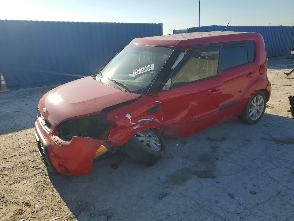 KIA SOUL 2013 with VIN KNDJT2A64D7536943 - Photo from auction